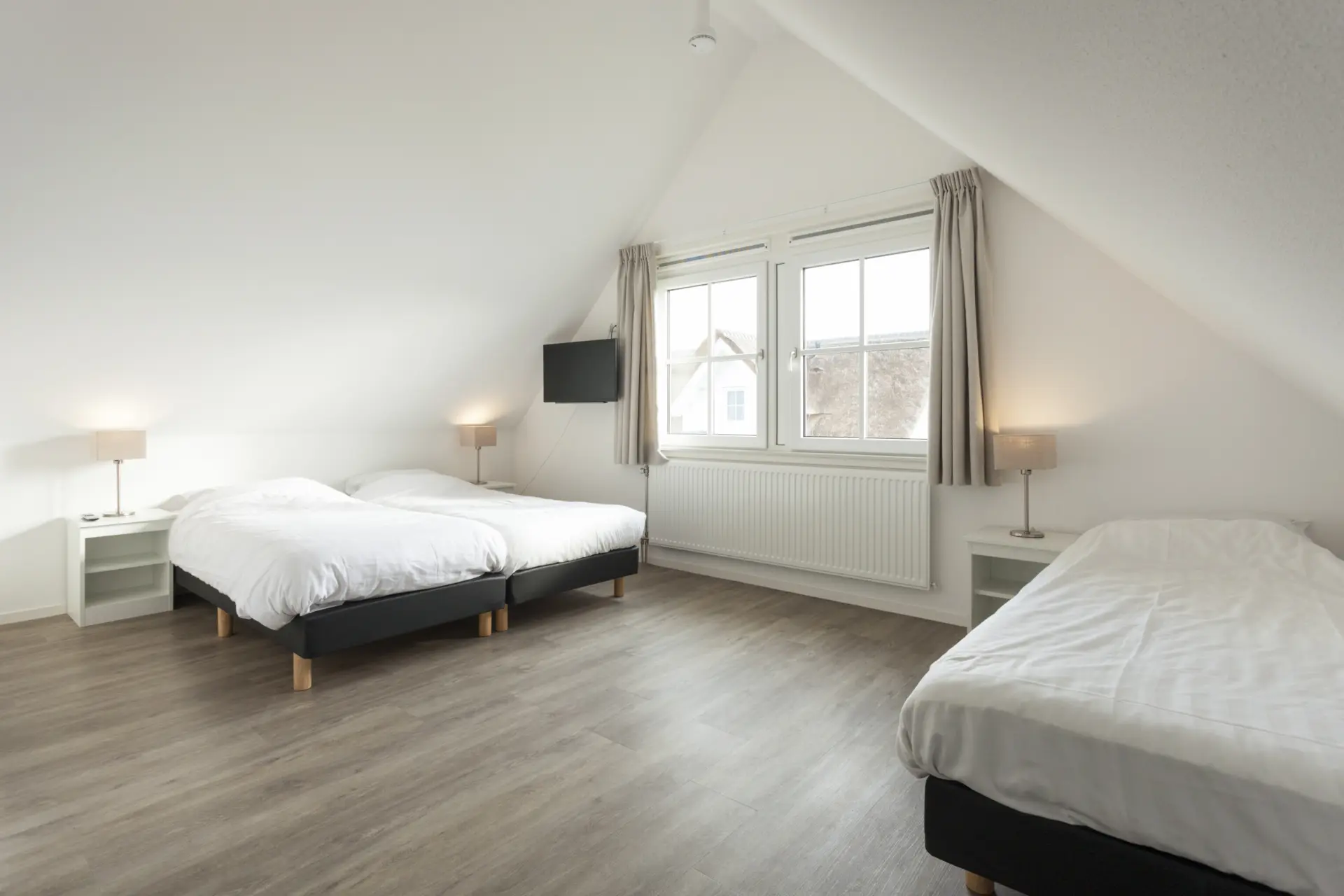 slaapkamer boven 3 bedden